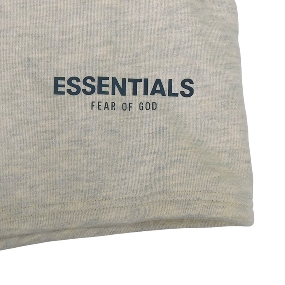 SOLD….NWOT Essentials Fear of God Shorts (off-white) Unisex Size S - Picture 4 of 10